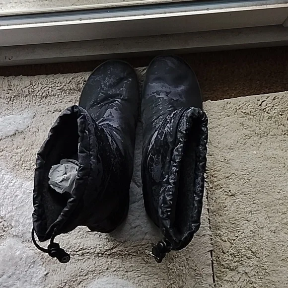 Bogs Black Camouflage 9 Women's Winter Boots NWOT - Picture 10 of 15